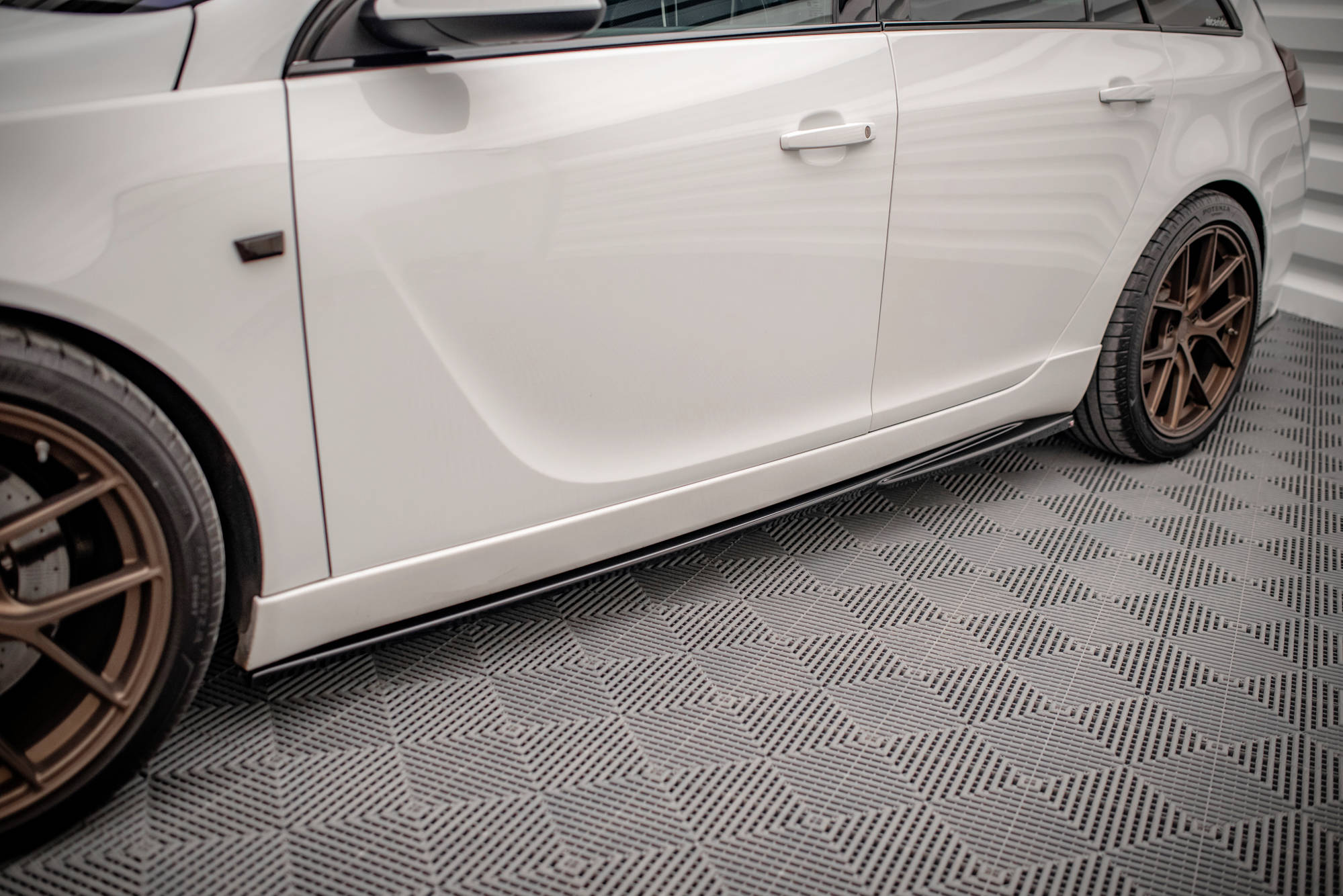 Maxton Design Street+ Seitenschweller Leisten passend für Opel Insignia Mk. 1 OPC schwarz Hochglanz