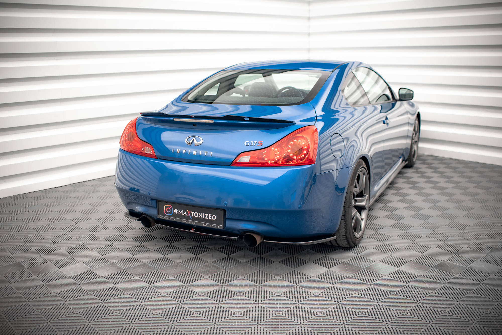 Maxton Design Heck Ansatz Flaps Diffusor passend für Infiniti G37 Coupe schwarz Hochglanz