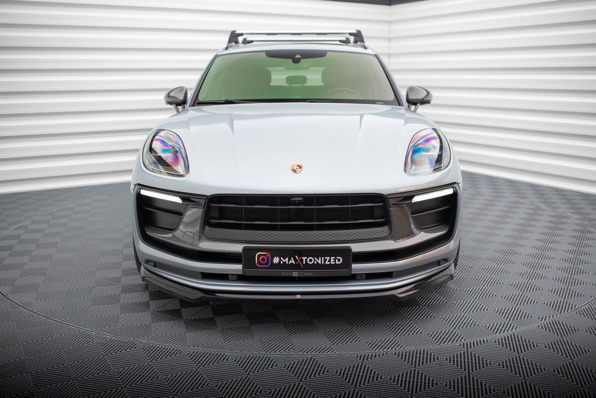 Maxton Design Street+ Spoilerlippe Front Ansatz passend für Porsche Macan Mk1 Facelift 2 schwarz Hochglanz