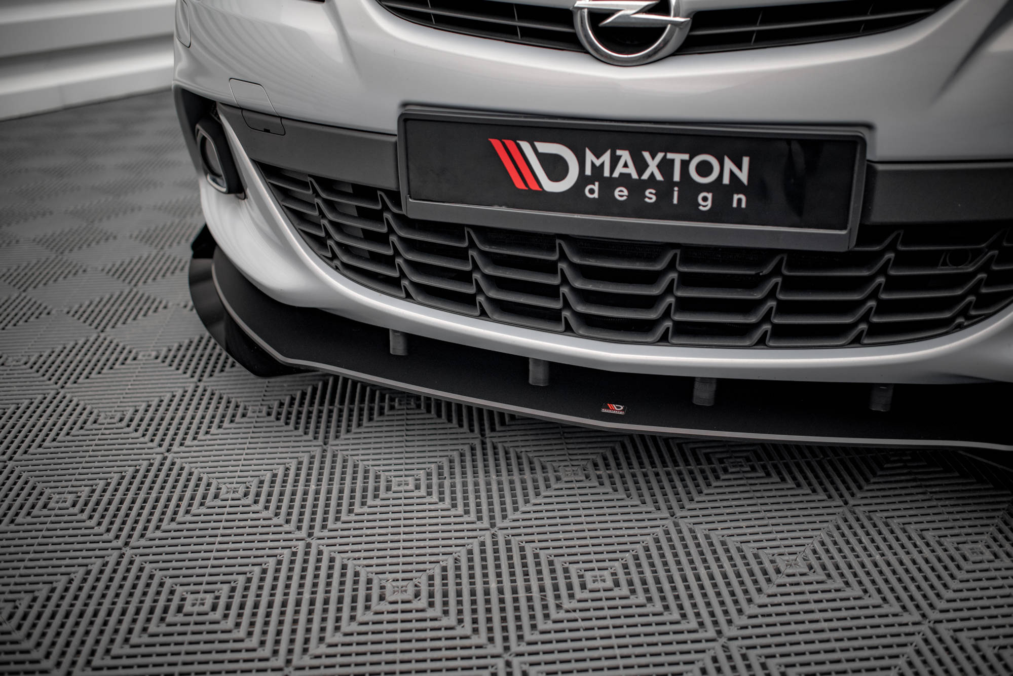 Maxton Design Street Pro Street+ Spoilerlippe Front Ansatz passend für + Flaps passend für V.1 + Flaps Opel Astra GTC OPC-Line J schwarz Hochglanz