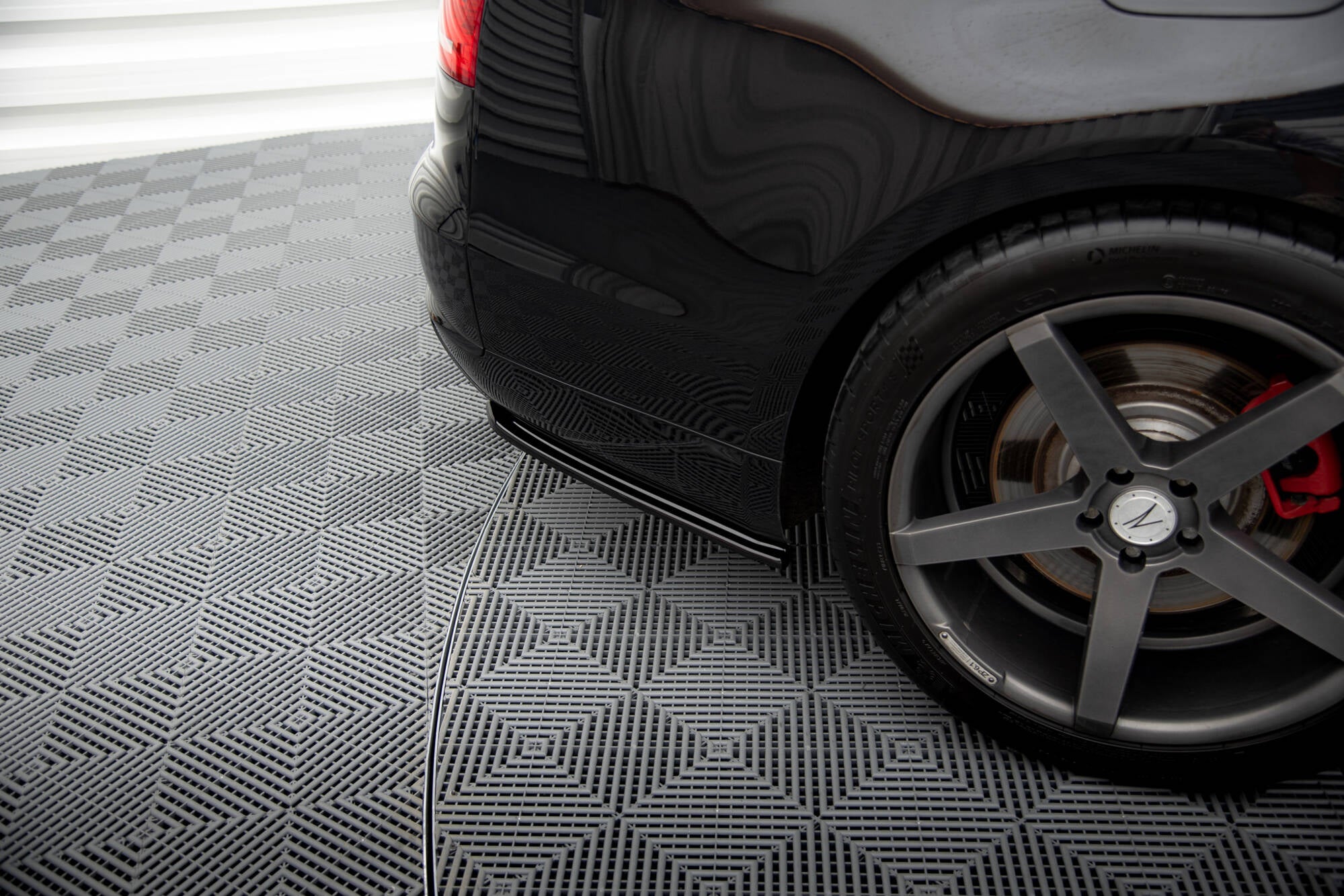 Maxton Design Heck Ansatz Flaps Diffusor passend für Audi A8 D4 schwarz Hochglanz