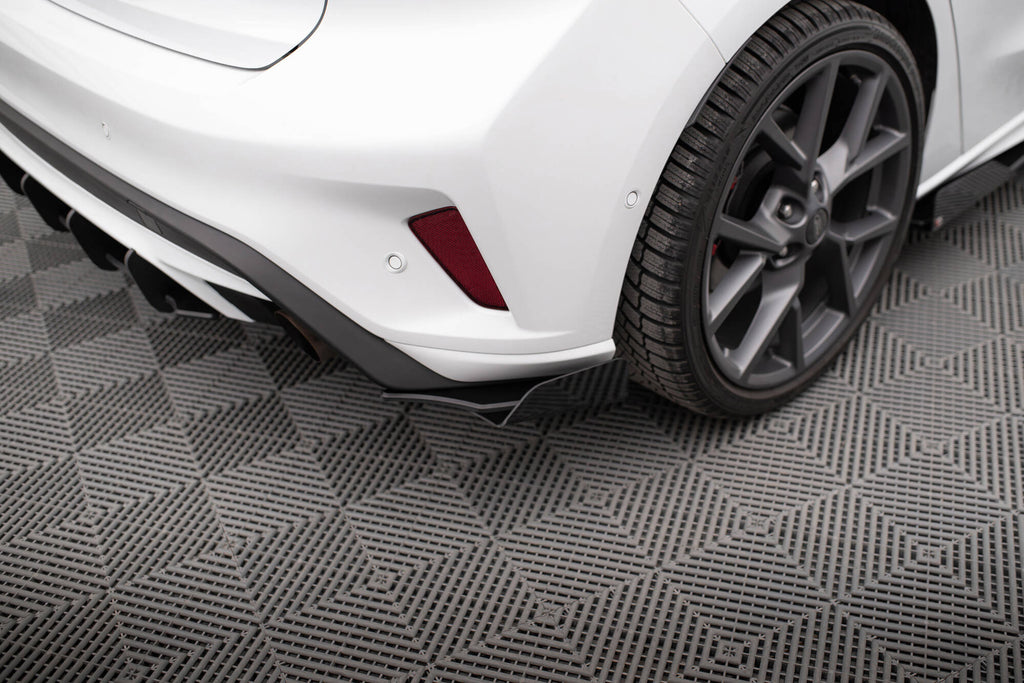 Maxton Design Hintere Seiten Flaps passend für Ford Focus ST Mk4 schwarz Hochglanz