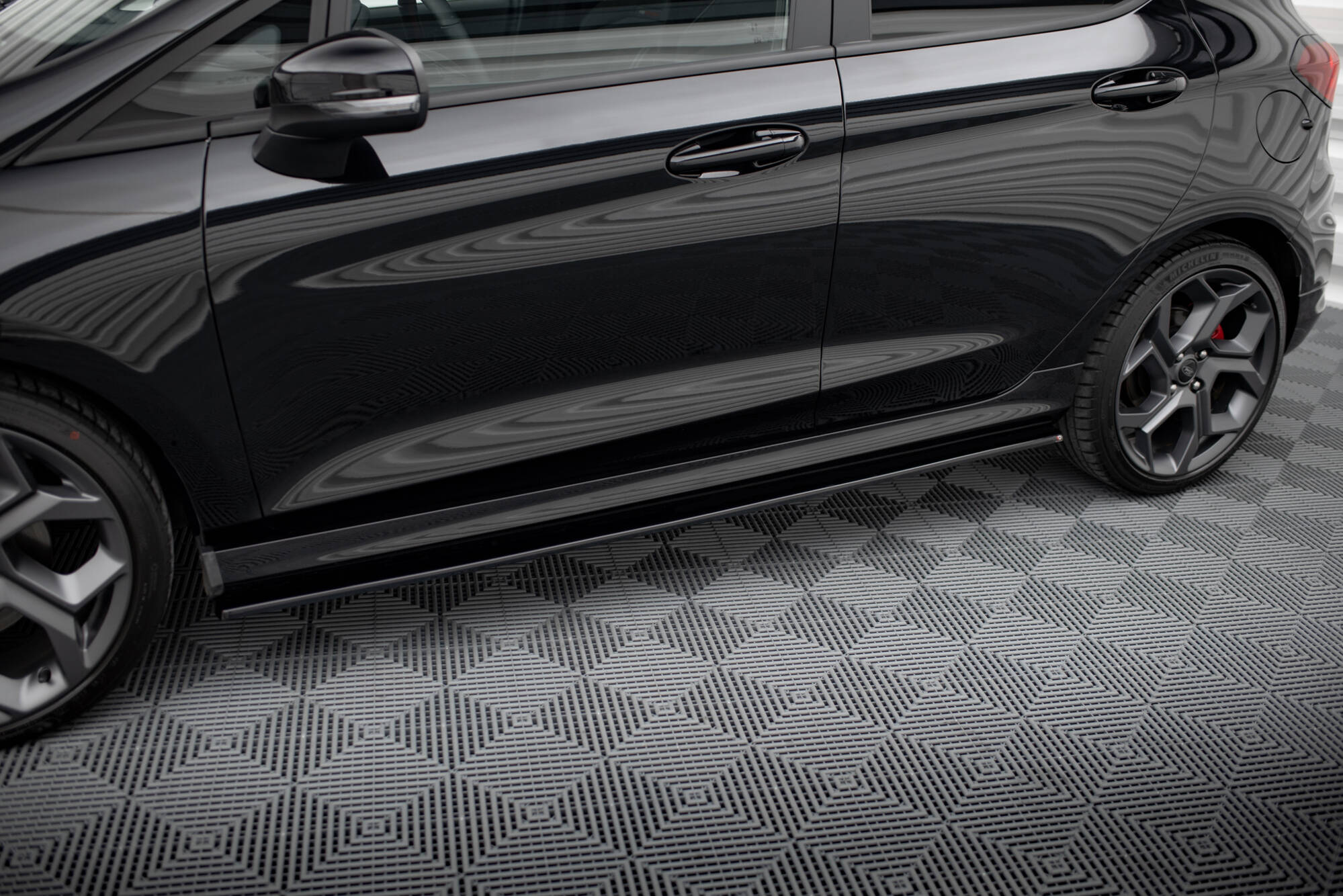 Maxton Design Street+ Seitenschweller Leisten passend für V.1 passend für Ford Fiesta ST / ST-Line Mk8 schwarz Hochglanz