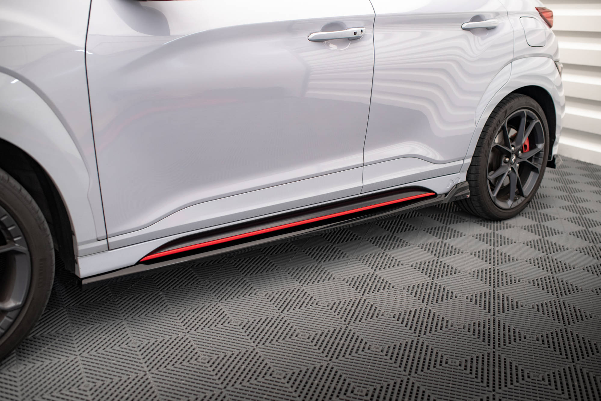 Maxton Design Street+ Seitenschweller Leisten V.2 passend für Hyundai Kona N Mk1 schwarz Hochglanz