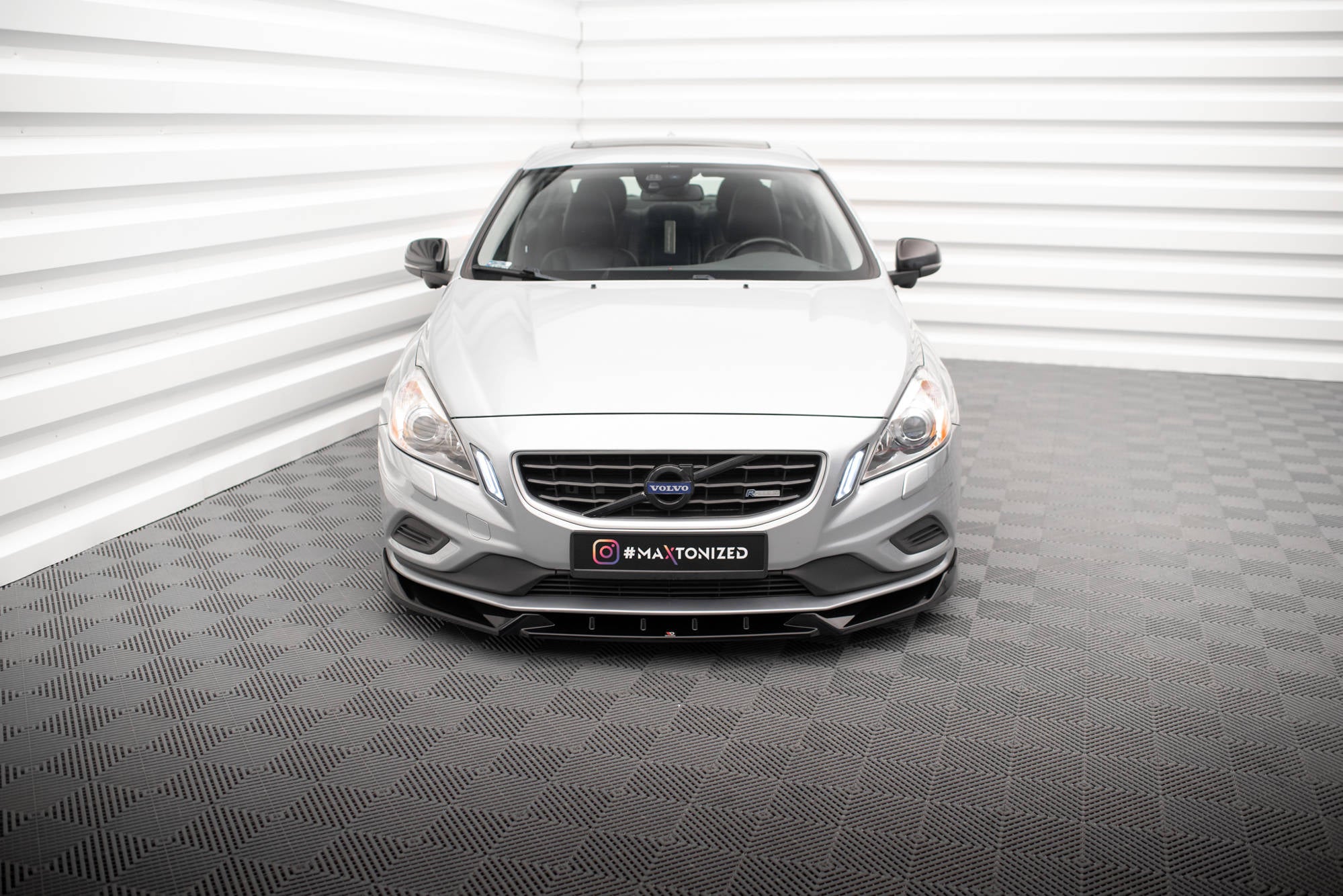 Maxton Design Street+ Spoilerlippe Front Ansatz V.1 passend für Volvo S60 R-Design Mk2 schwarz Hochglanz