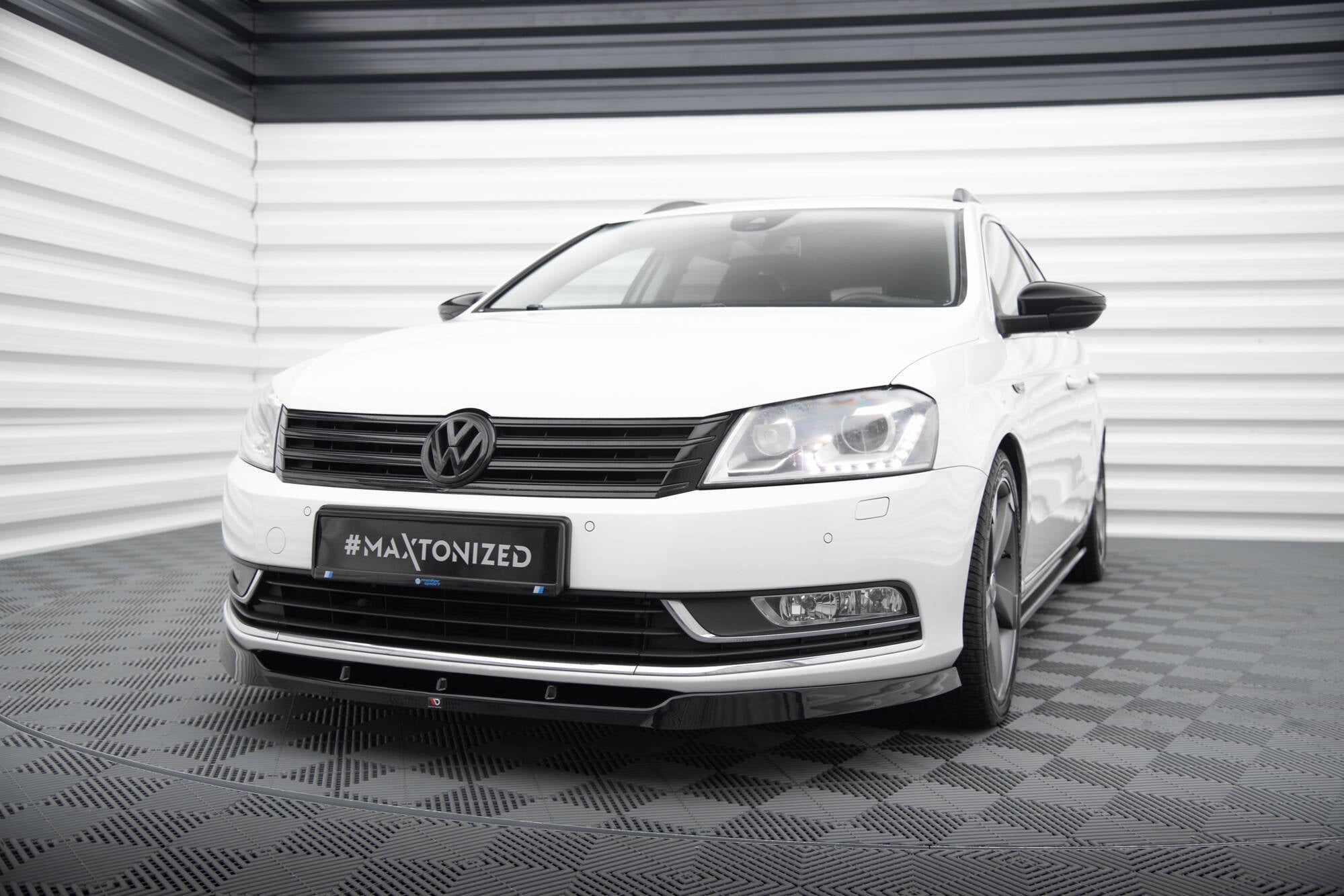 Maxton Design Street+ Spoilerlippe Front Ansatz V.1 passend für VW Passat B7 schwarz Hochglanz