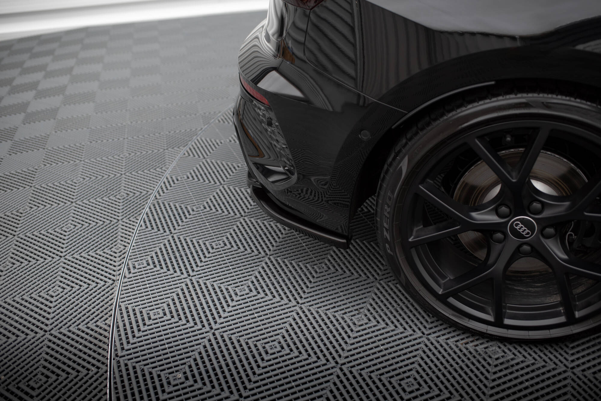 Maxton Design Heck Ansatz Flaps Diffusor V.1 passend für Audi RS3 Sportback 8Y schwarz Hochglanz