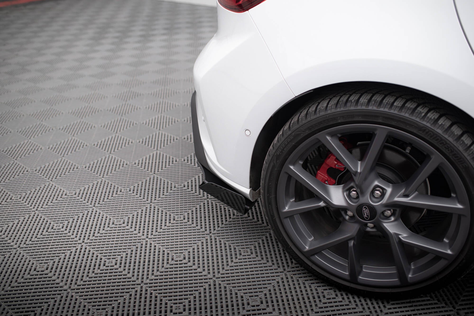 Maxton Design Street Pro Heck Ansatz Flaps Diffusor + Flaps passend für Ford Focus ST Mk4 schwarz Hochglanz