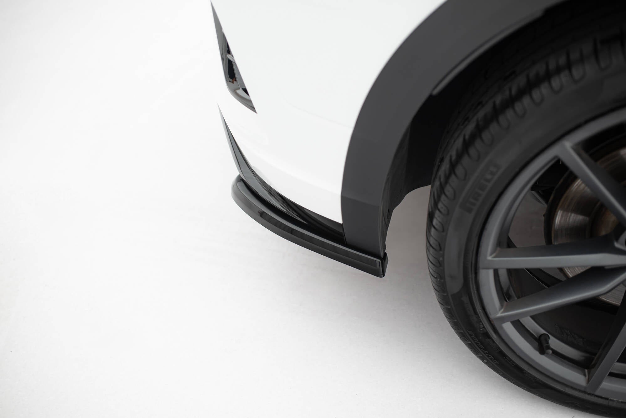 Maxton Design Heck Ansatz Flaps Diffusor passend für VW T-Roc R Mk1 schwarz Hochglanz