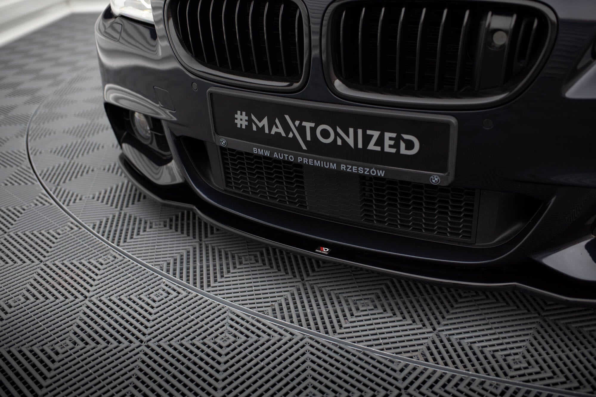 Maxton Design Street+ Spoilerlippe Front Ansatz V.2 passend für BMW 5er M-Paket F10/F11 schwarz Hochglanz
