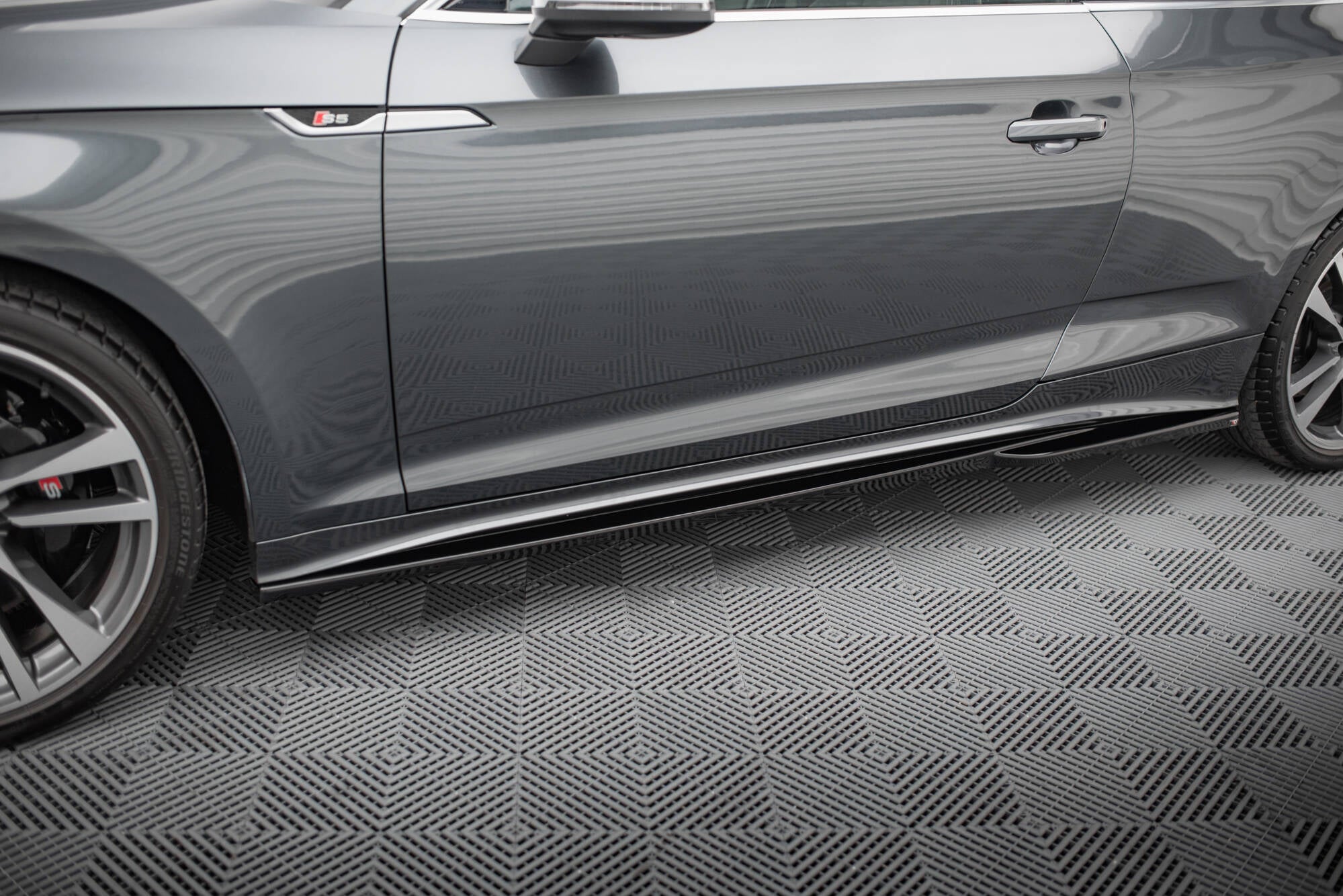 Maxton Design Street+ Seitenschweller Leisten passend für Audi S5 Coupe / A5 S-Line Coupe F5 Facelift schwarz Hochglanz