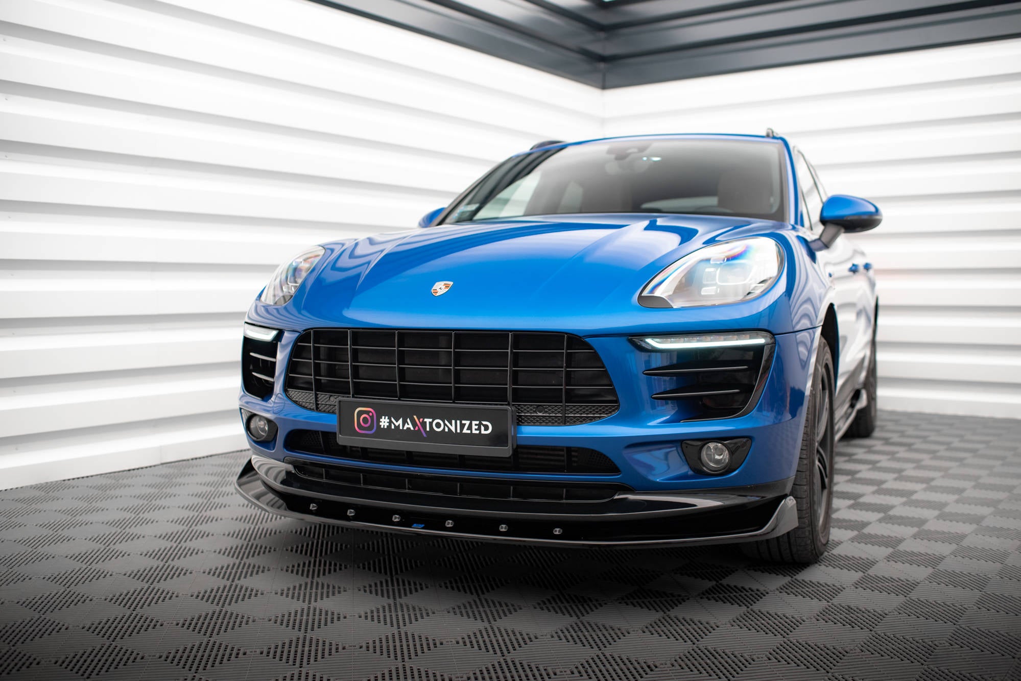 Maxton Design Street+ Spoilerlippe Front Ansatz V.1 passend für Porsche Macan Mk1 schwarz Hochglanz