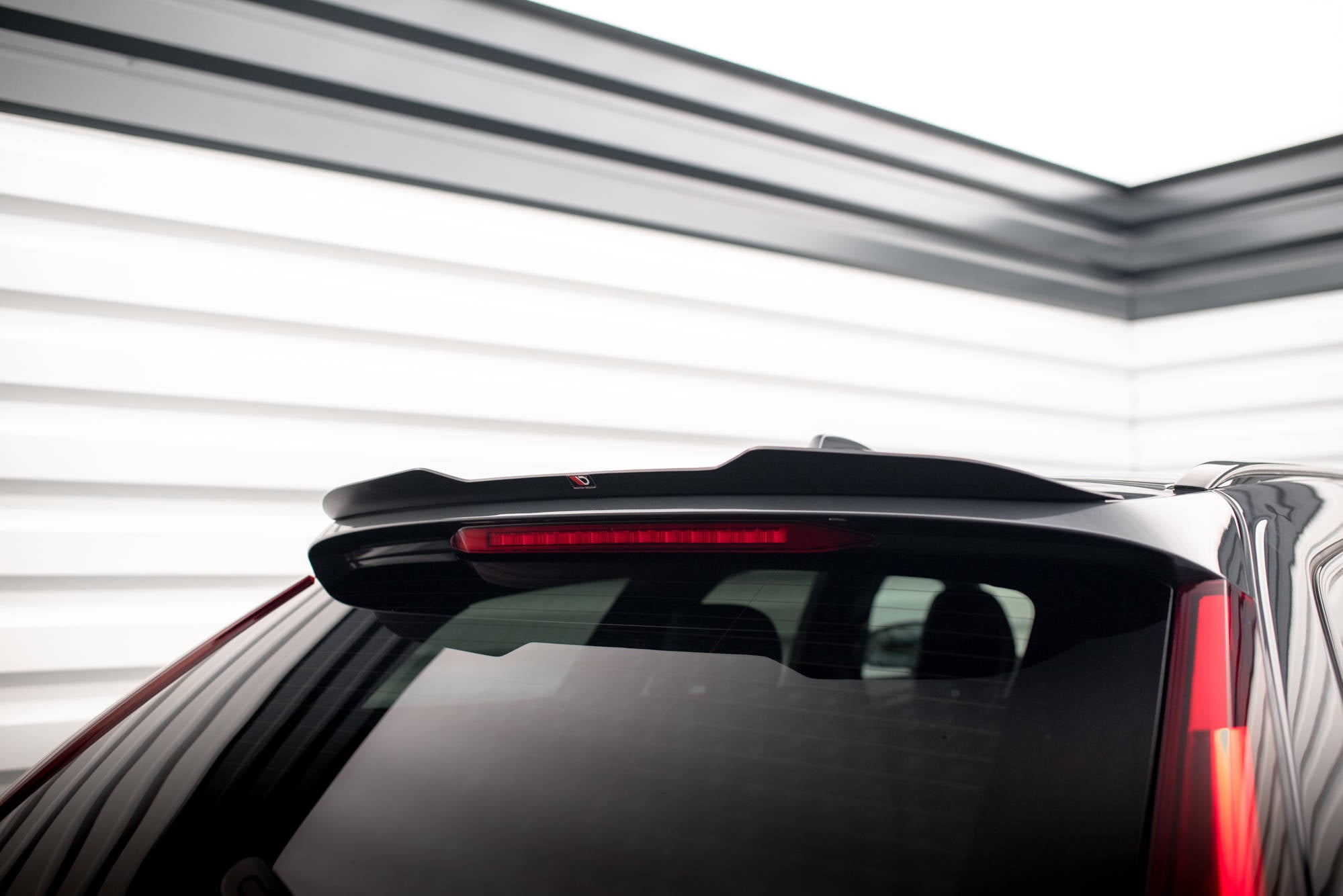 Maxton Design Spoiler CAP passend für Volvo V90 R-Design Mk2 schwarz Hochglanz