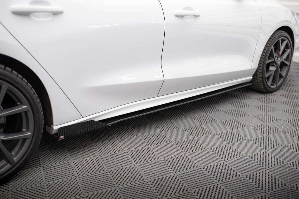 Maxton Design Street Pro Street+ Seitenschweller Leisten + Flaps passend für Ford Focus ST / ST-Line Mk4 schwarz Hochglanz