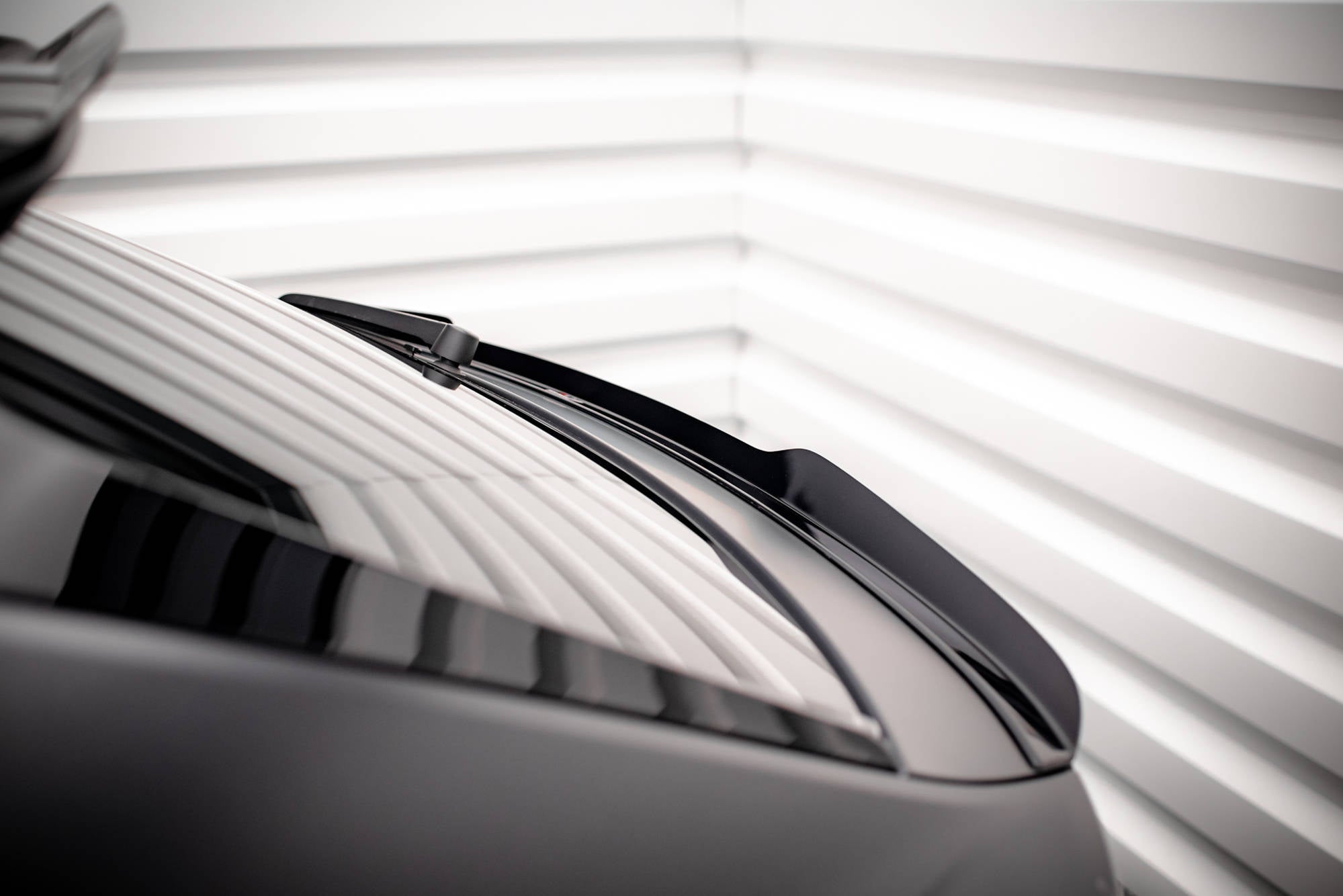 Maxton Design Niedriger Spoiler CAP V.2 passend für Audi RSQ8 Mk1 Facelift schwarz Hochglanz