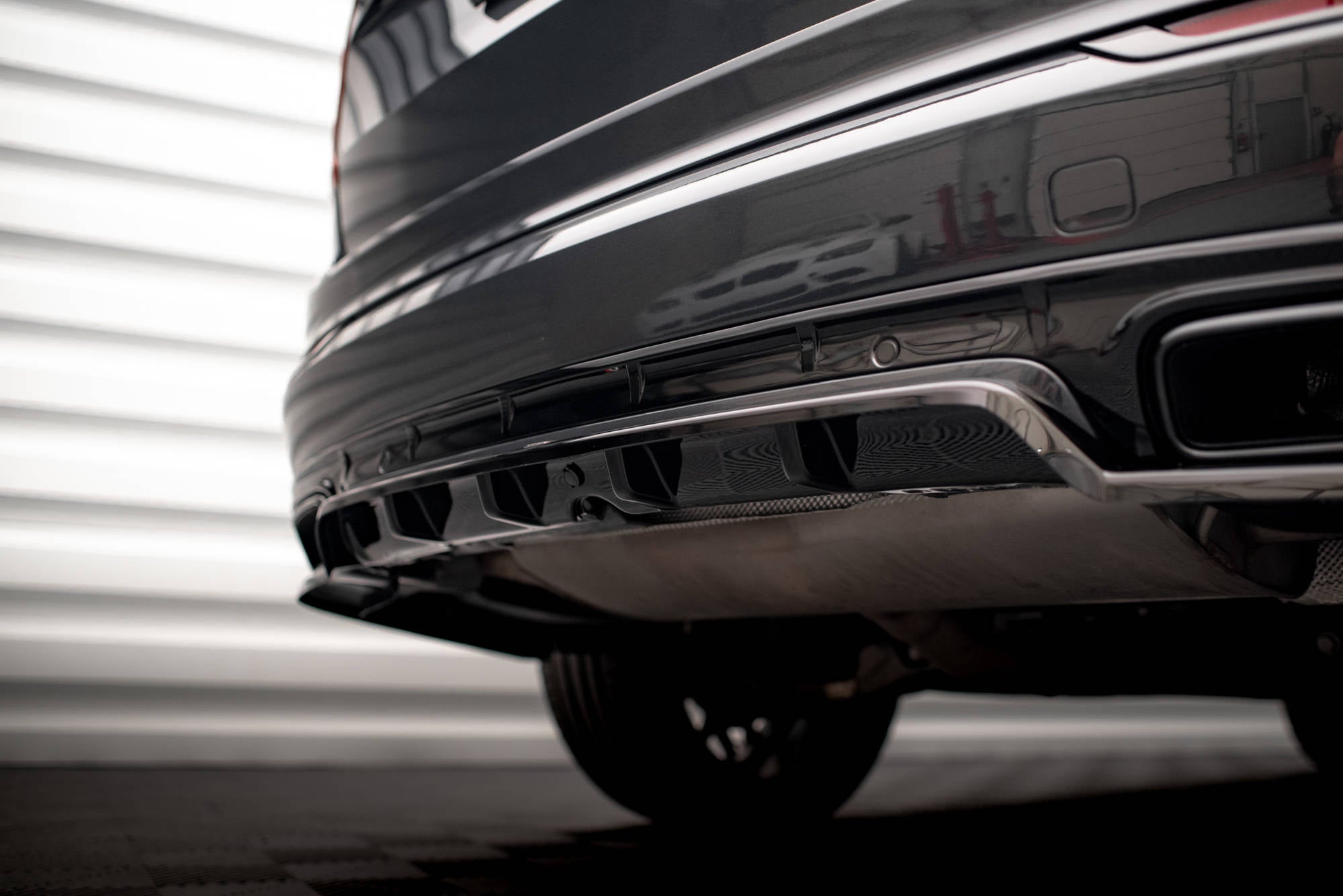 Maxton Design Street+ Mittlerer Diffusor RACE passend für Volvo XC90 R-Design Mk2 / Mk2 Facelift schwarz Hochglanz
