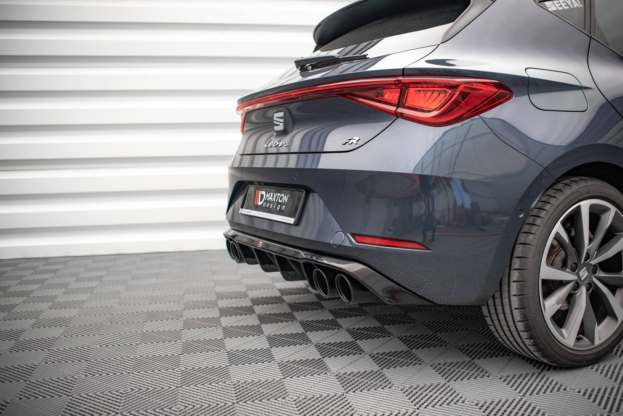 Maxton Design Diffusor Heck Ansatz + Endrohre passend für Seat Leon FR Hatchback Mk4