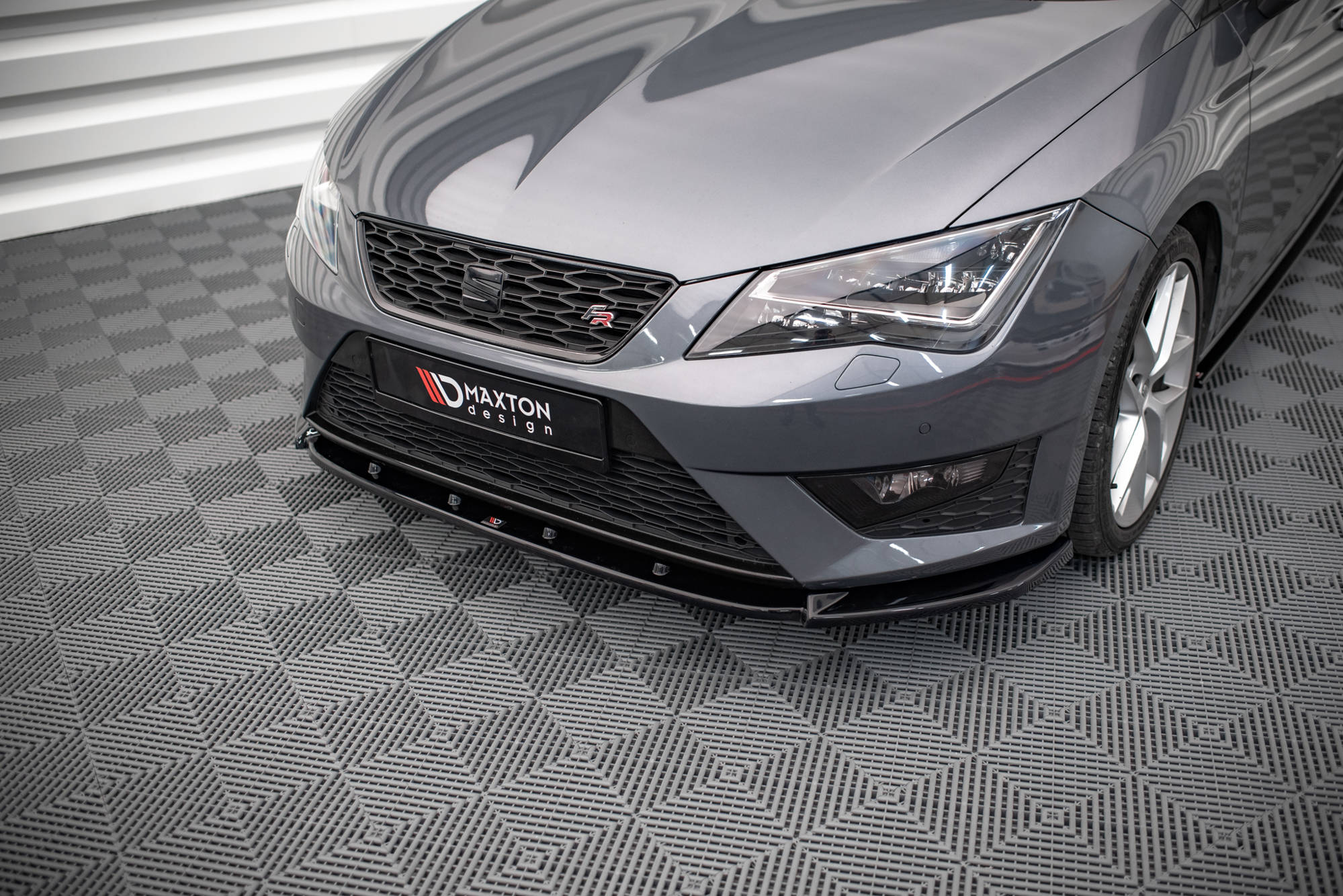 Maxton Design Street+ Spoilerlippe Front Ansatz V.1 passend für Seat Leon FR / Cupra Mk3 schwarz Hochglanz