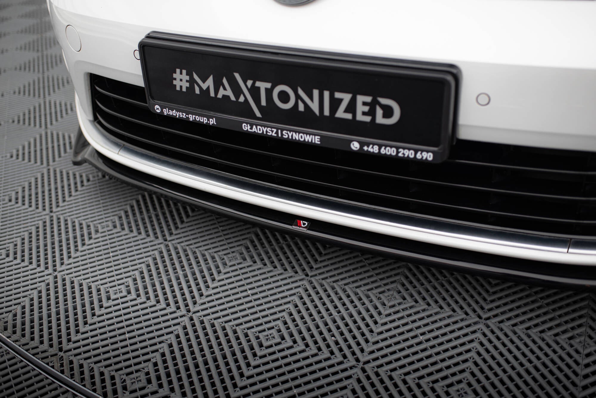 Maxton Design Street+ Spoilerlippe Front Ansatz V.2 passend für VW Golf R / R-Line Mk7 schwarz Hochglanz