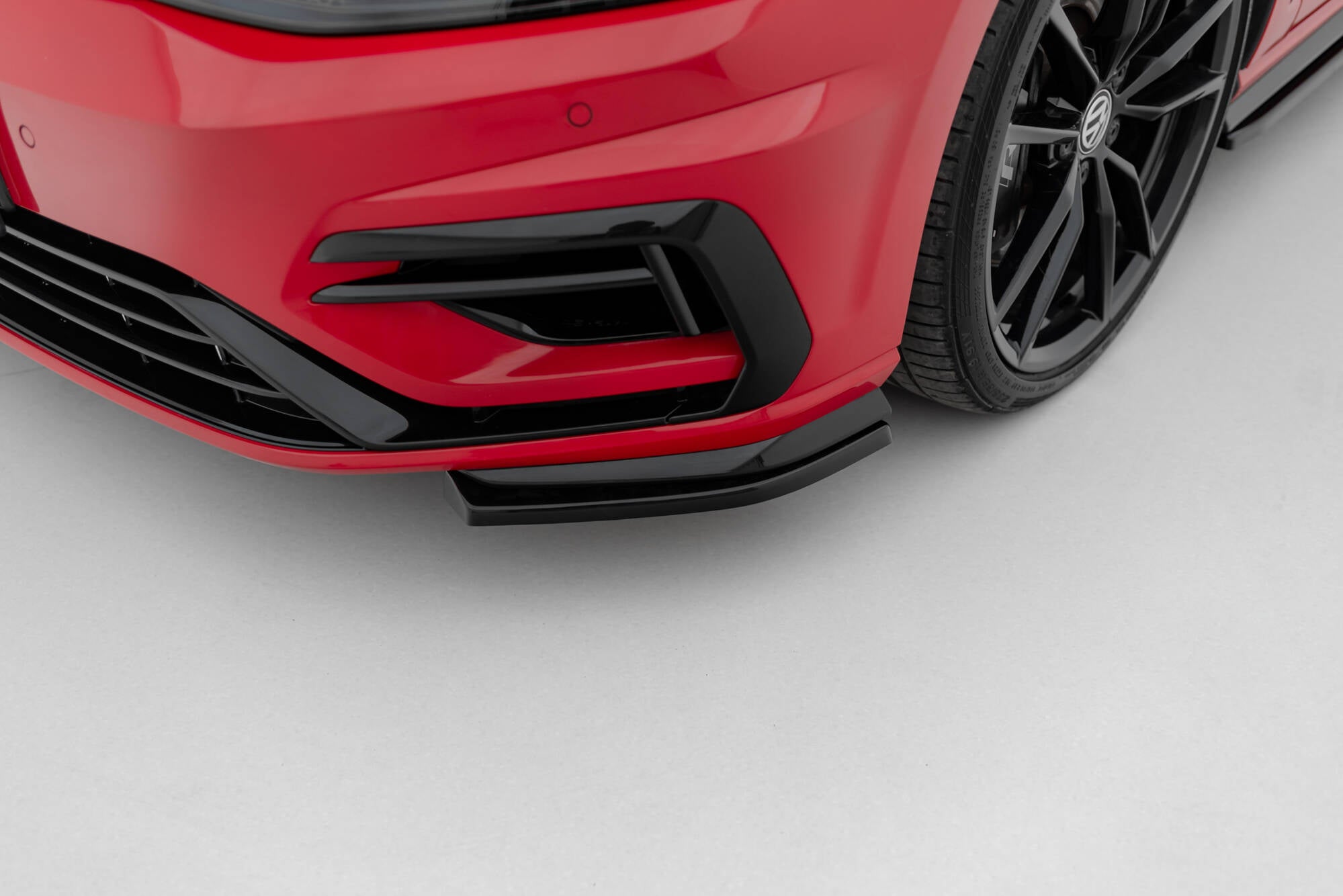 Maxton Design Street+ Spoilerlippe Front Ansatz passend für VW Golf R / R-Line Mk7 Facelift schwarz Hochglanz