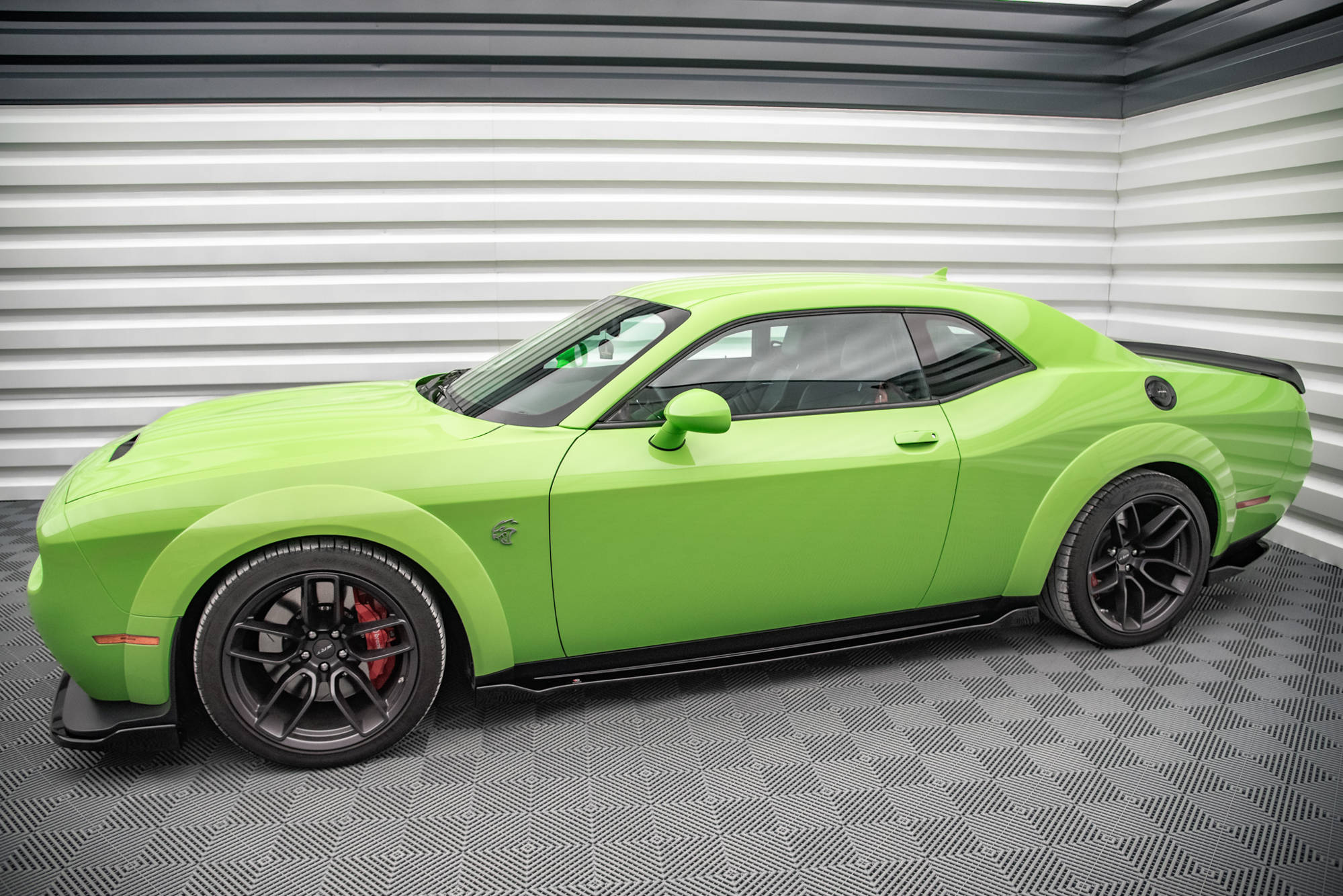 Maxton Design Street+ Seitenschweller Leisten passend für Dodge Challenger SRT Hellcat Widebody Mk3 schwarz Hochglanz