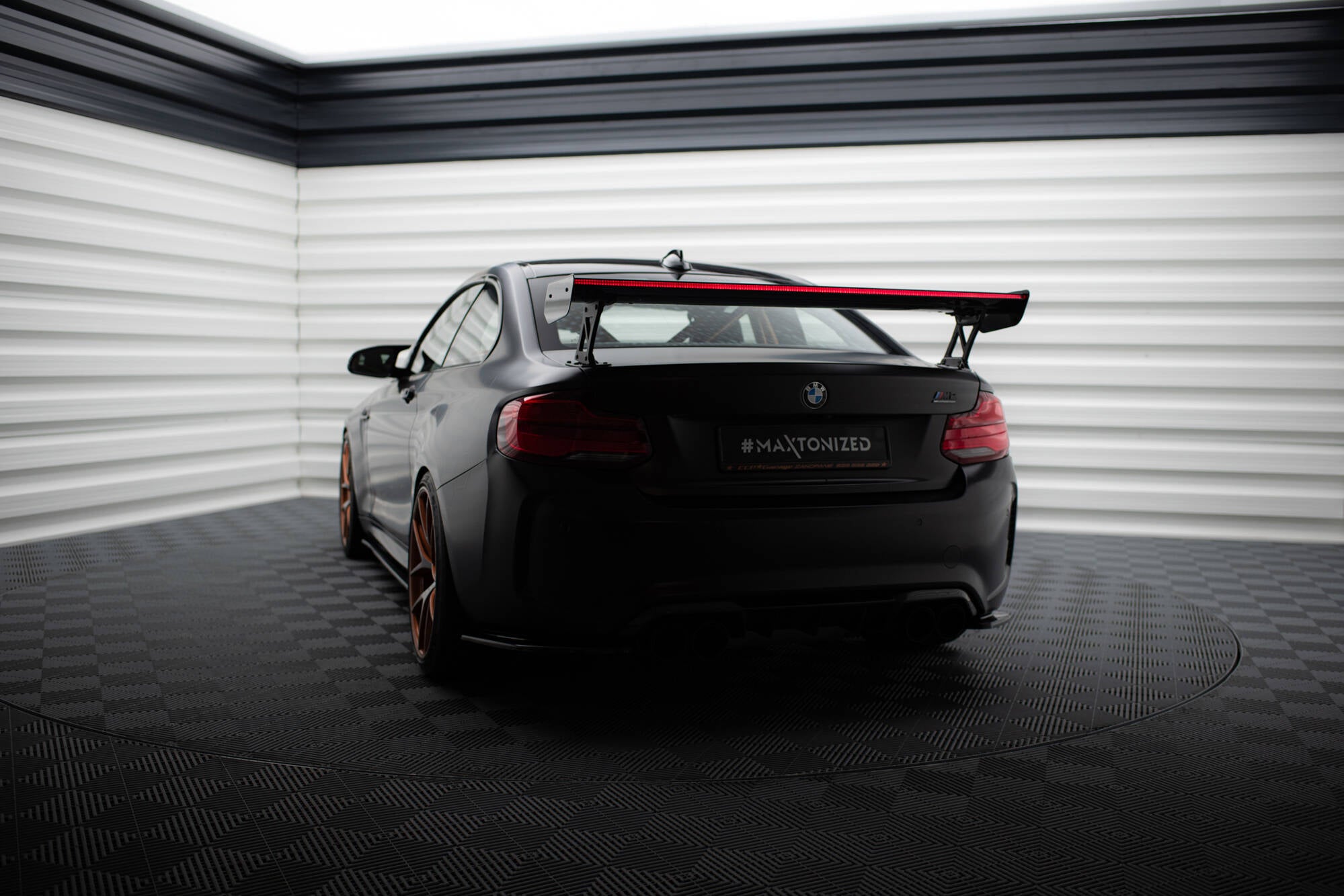 Maxton Design Carbon Spoiler With External Brackets Uprights + LED BMW M2 F87 / 2 / 2 M-Paket F22 für BMW M2 F87