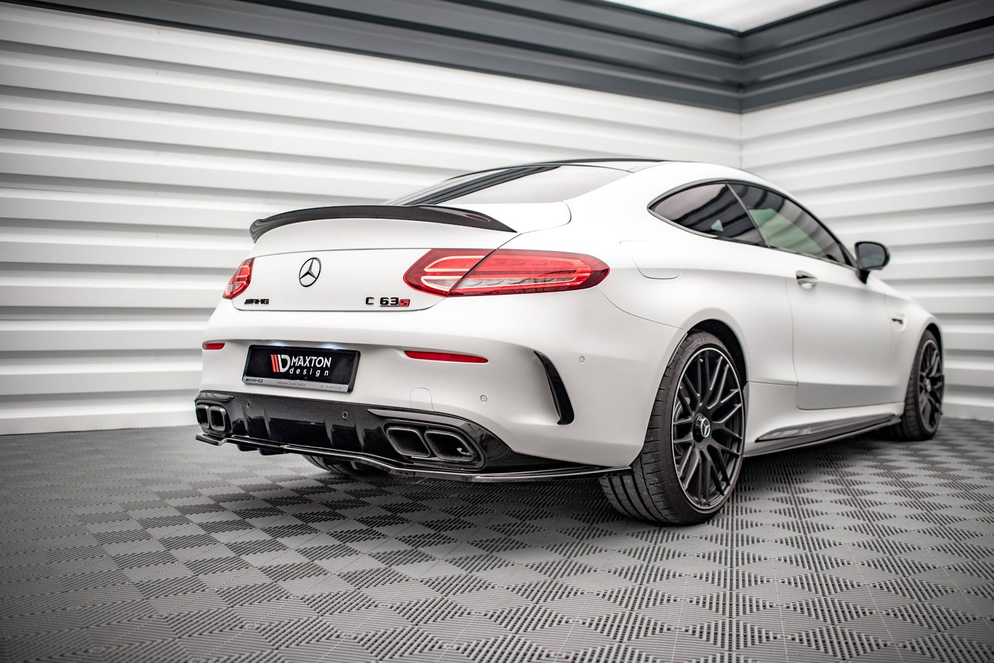 Maxton Design Mittlerer Diffusor Heck Ansatz DTM Look für Mercedes-AMG C 63 AMG Coupe AMG Aero Pack C205 Facelift schwarz matt