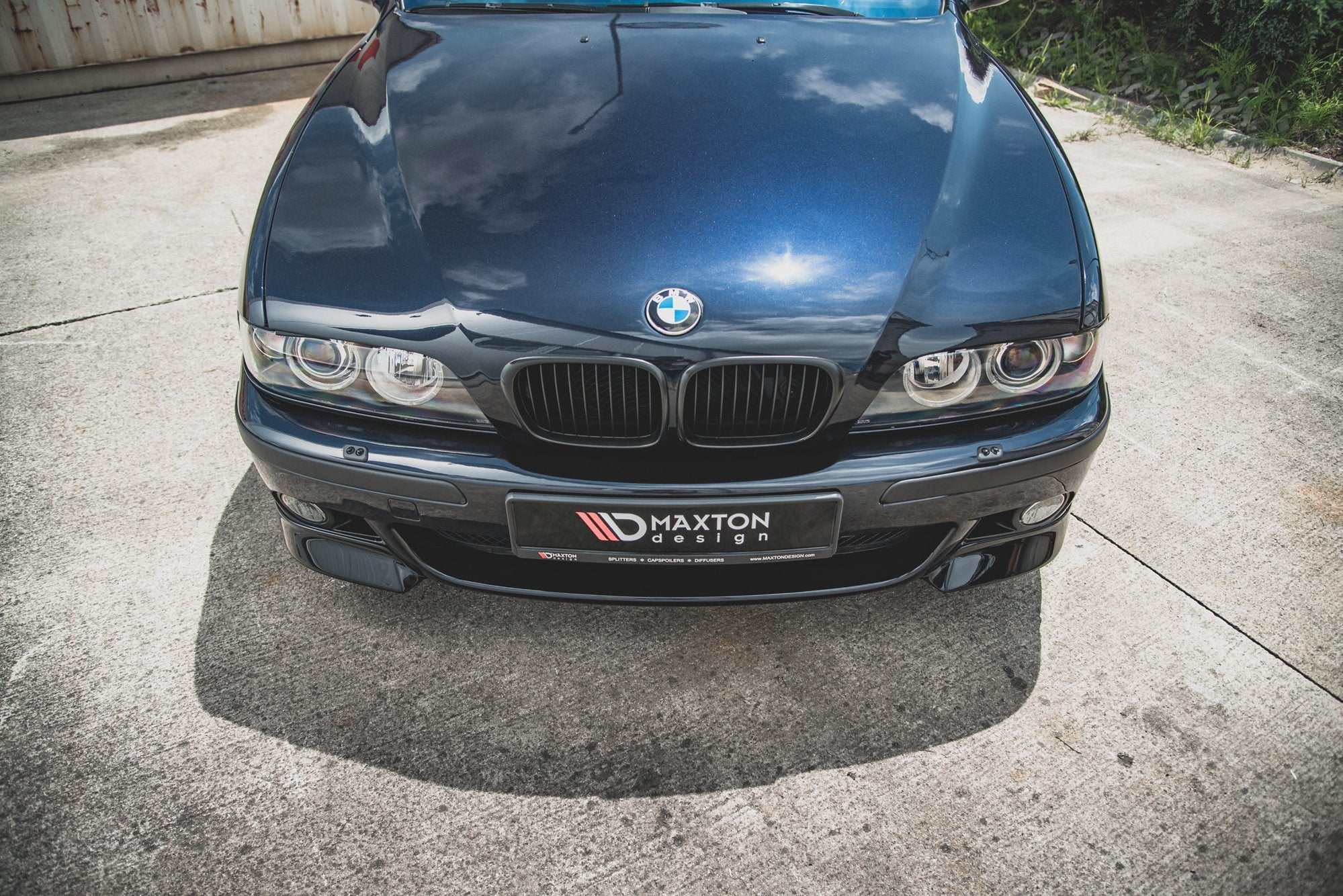 Maxton Design Street+ Spoilerlippe Front Ansatz passend für Seite BMW M5 / 5 M-Paket E39 schwarz Hochglanz