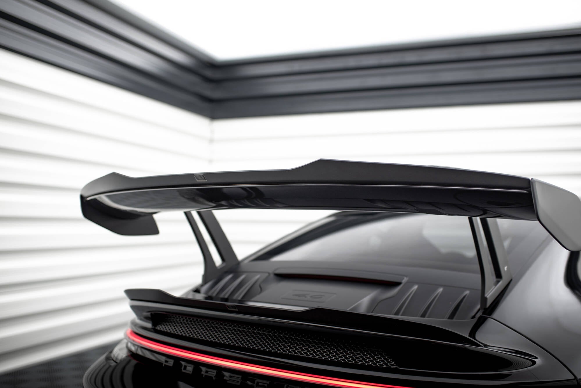 Maxton Design Höher Spoiler CAP passend für Porsche 911 992 GT3 schwarz Hochglanz