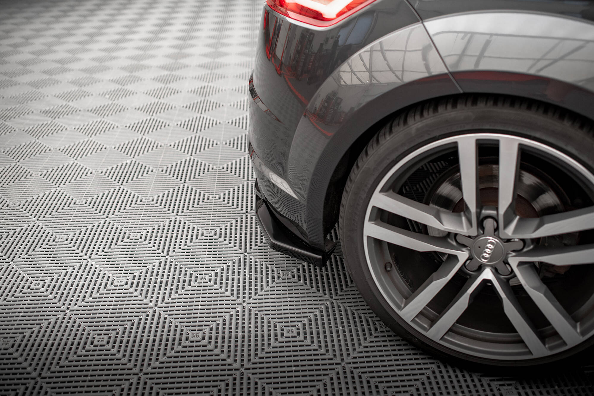 Maxton Design Heck Ansatz Flaps Diffusor V.1 passend für Audi TT S-Line 8S schwarz Hochglanz