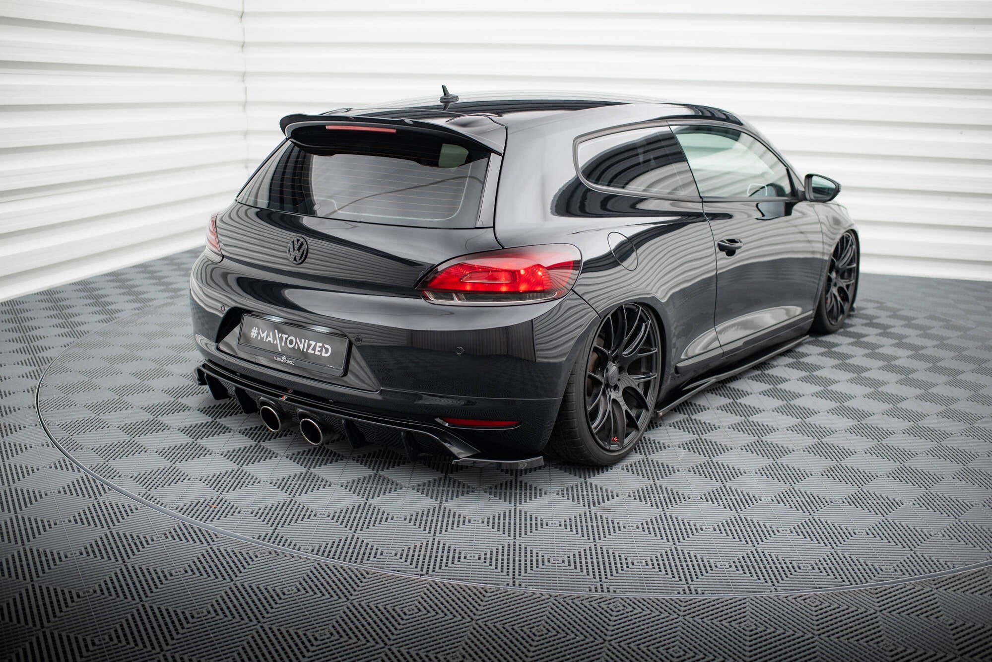 Maxton Design Heck Ansatz Flaps Diffusor V.2 passend für VW Scirocco Mk3 schwarz Hochglanz