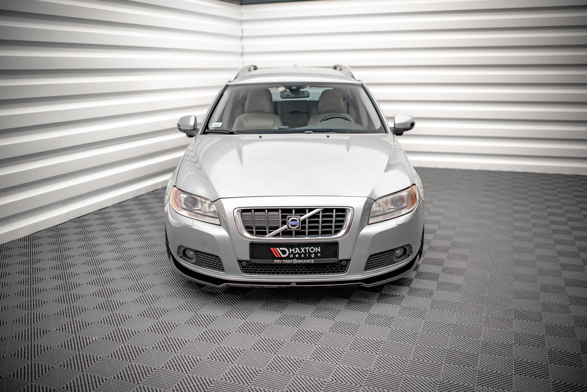 Maxton Design Street+ Spoilerlippe Front Ansatz V.2 passend für Volvo V70 Mk3 schwarz Hochglanz