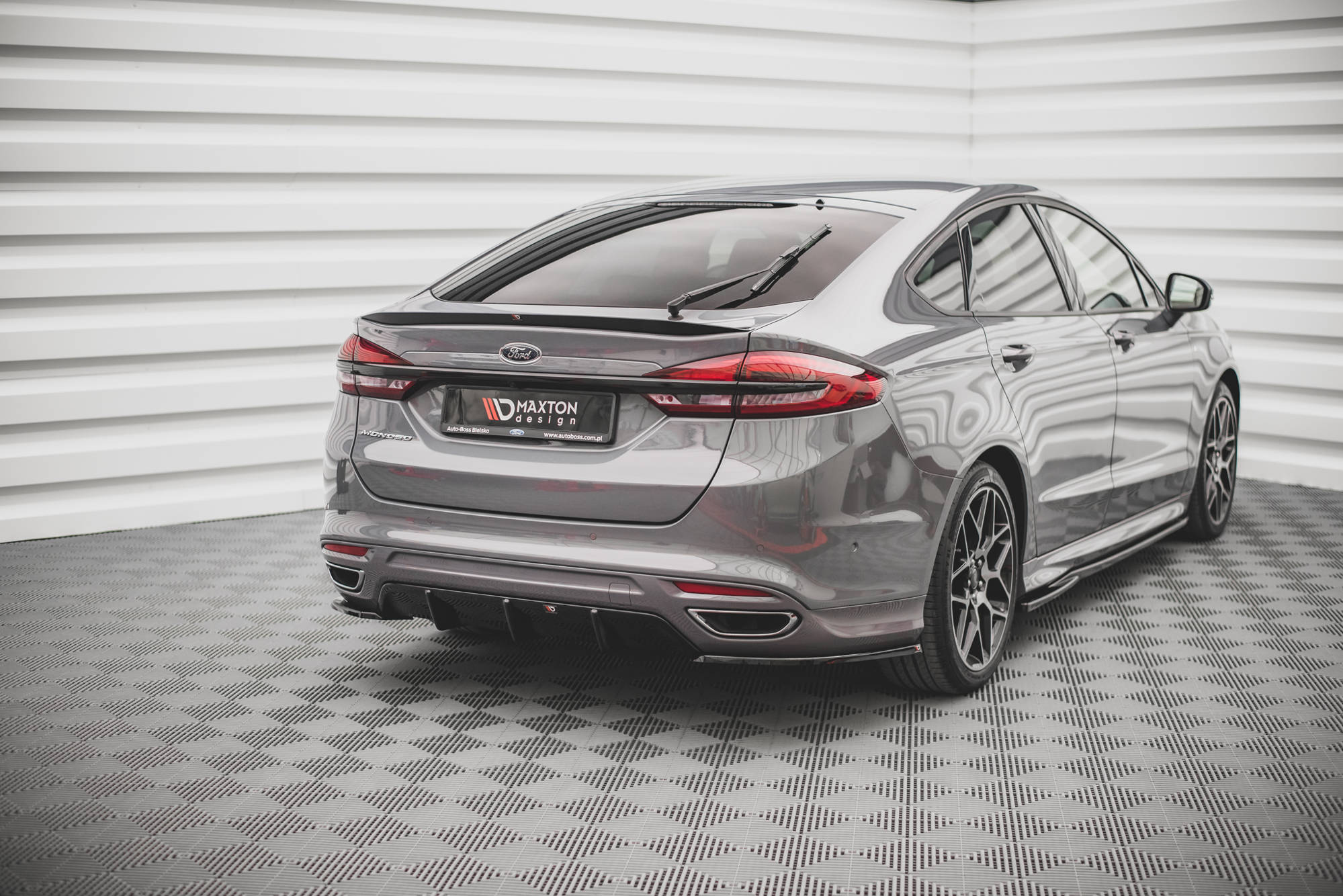 Maxton Design Heck Ansatz Flaps Diffusor V.2 passend für Ford Mondeo ST-Line Mk5 Facelift schwarz Hochglanz