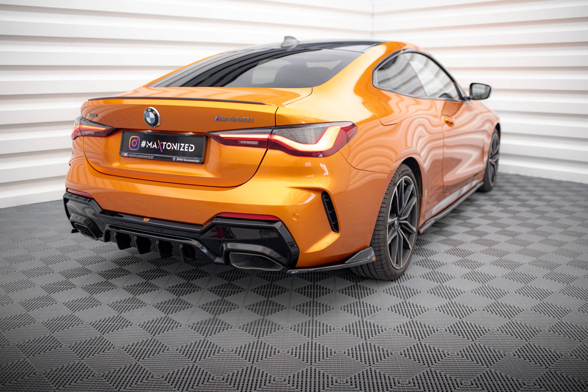 Maxton Design Heck Ansatz Flaps Diffusor V.6 passend für BMW 4er M440i G22 / G23 / G22 Facelift / G23 Facelift schwarz Hochglanz