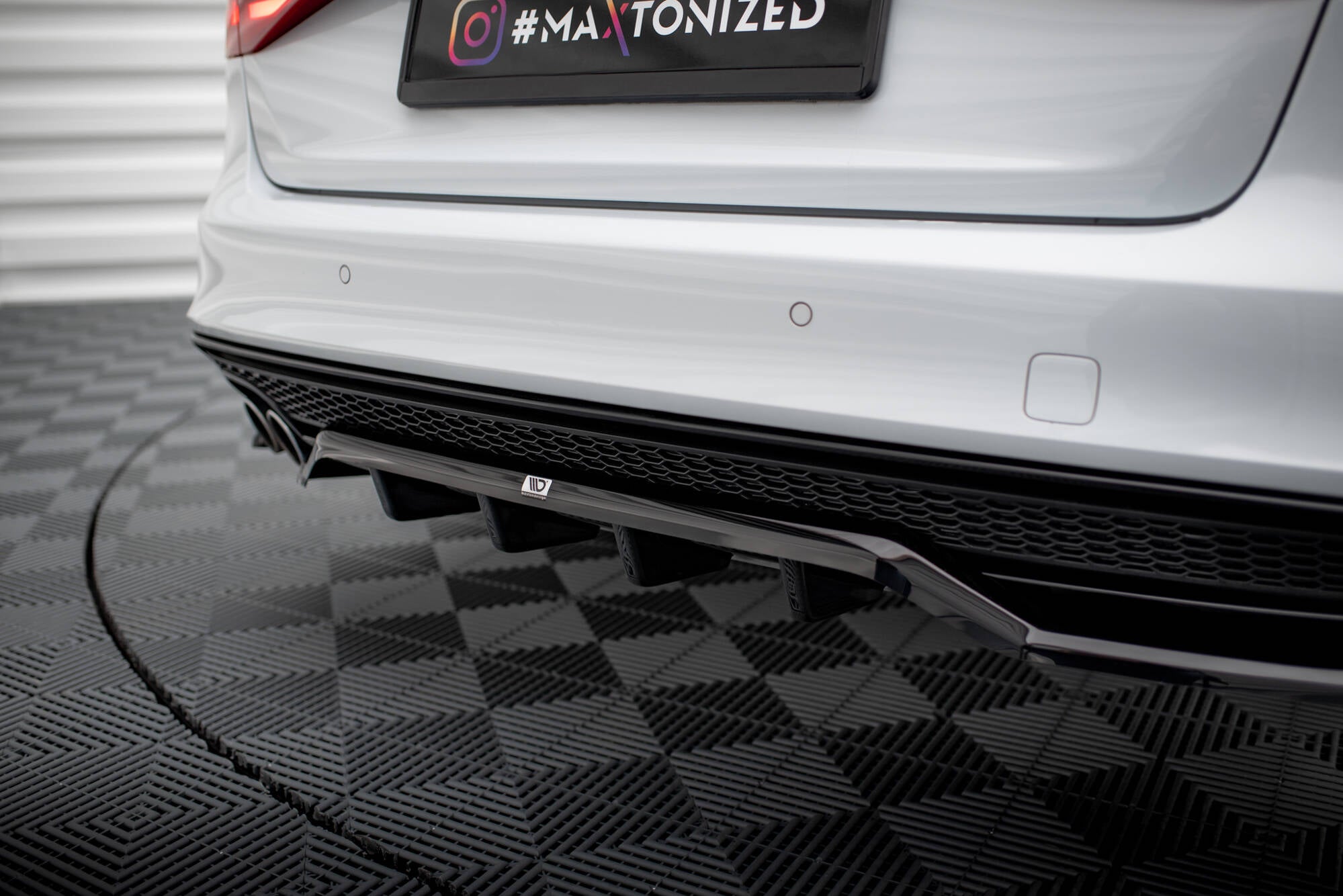 Maxton Design Street+ Mittlerer Diffusor RACE passend für Audi A4 Competition B8 Facelift schwarz Hochglanz