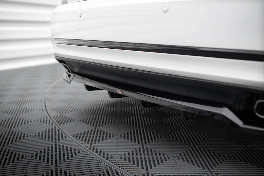 Maxton Design Street+ Mittlerer Diffusor RACE passend für VW Passat GT B8 Facelift USA schwarz Hochglanz