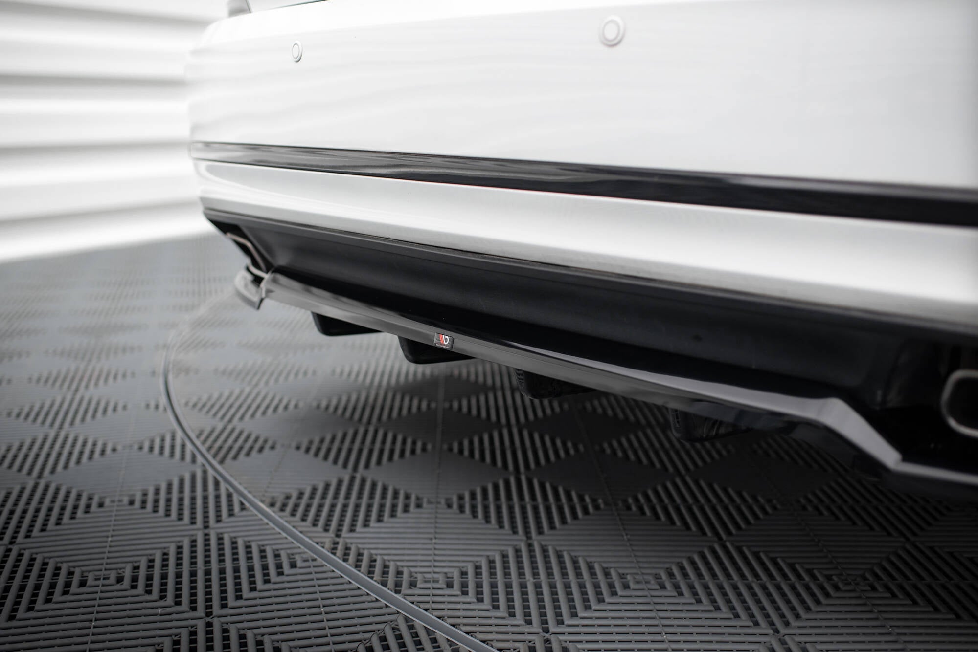 Maxton Design Street+ Mittlerer Diffusor RACE passend für VW Passat GT B8 Facelift USA schwarz Hochglanz