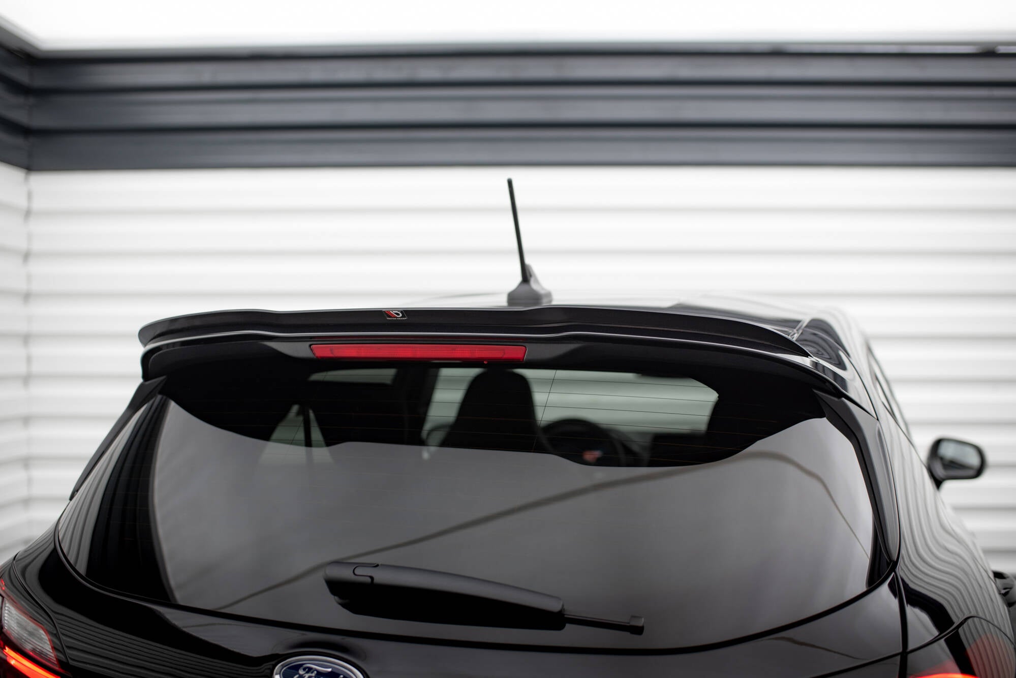 Maxton Design Spoiler CAP V.1 passend für Ford Fiesta Mk8 ST / ST-Line schwarz Hochglanz