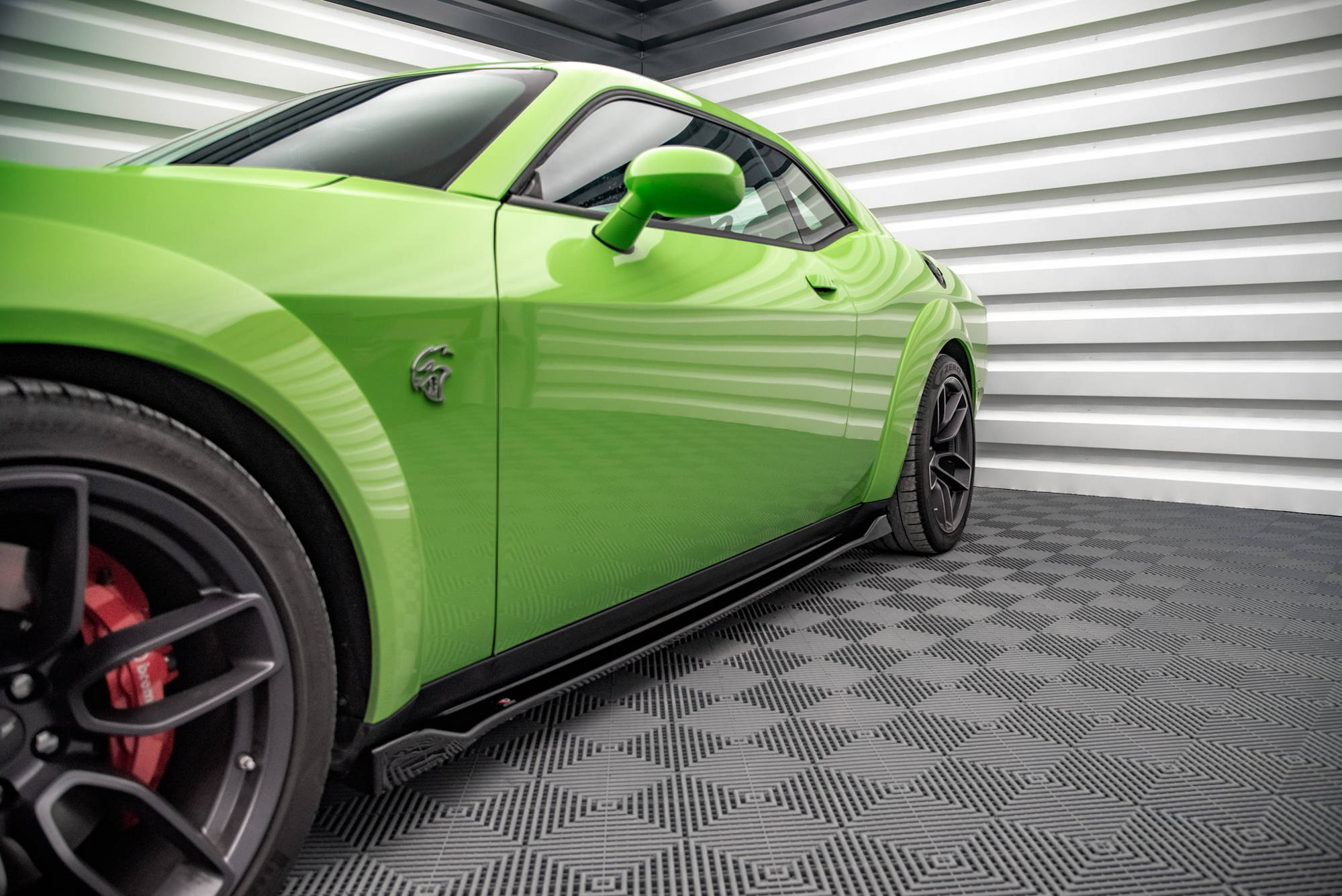 Maxton Design Street+ Seitenschweller Leisten passend für Dodge Challenger SRT Hellcat Widebody Mk3 schwarz Hochglanz