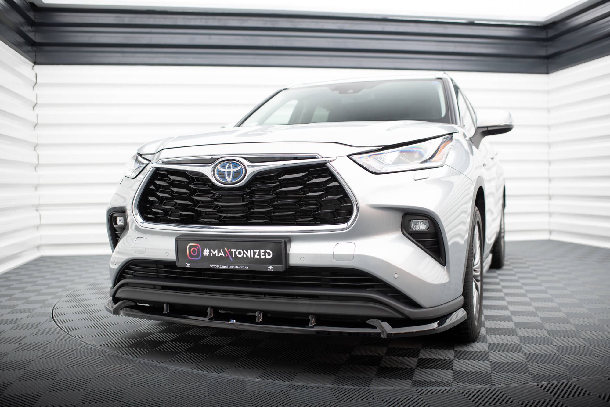 Maxton Design Street+ Spoilerlippe Front Ansatz V.1 passend für Toyota Highlander Mk4 schwarz Hochglanz