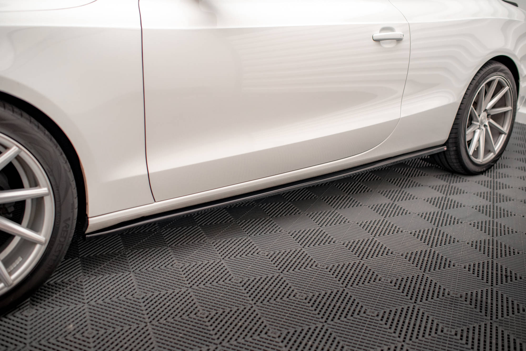 Maxton Design Street+ Seitenschweller Leisten V.2 passend für Audi A5 / A5 S-Line / S5 Coupe 8T schwarz Hochglanz