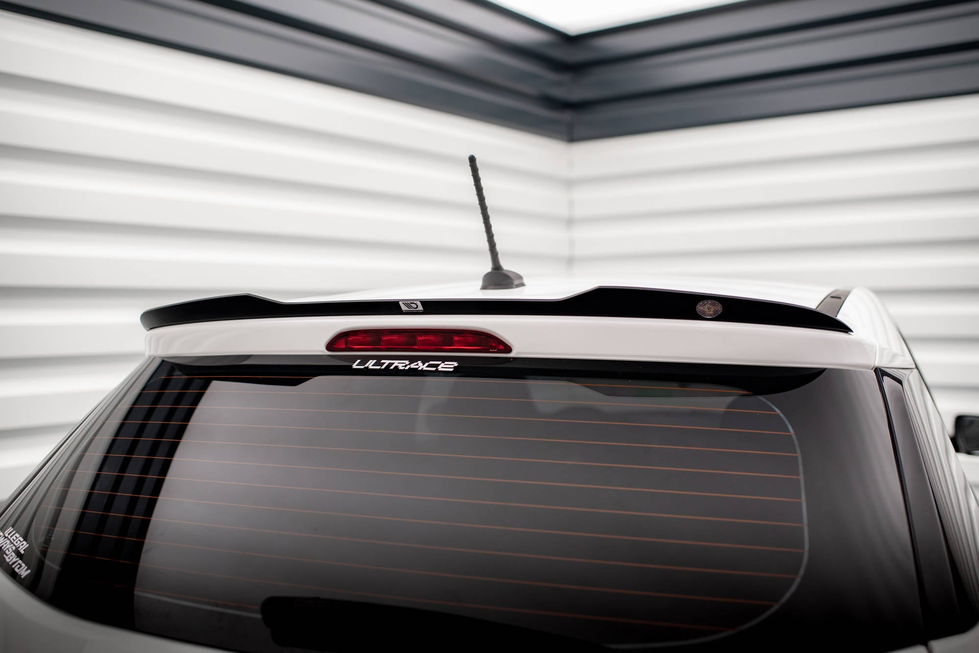 Maxton Design Spoiler CAP passend für Hyundai I20 Mk2 Facelift schwarz Hochglanz