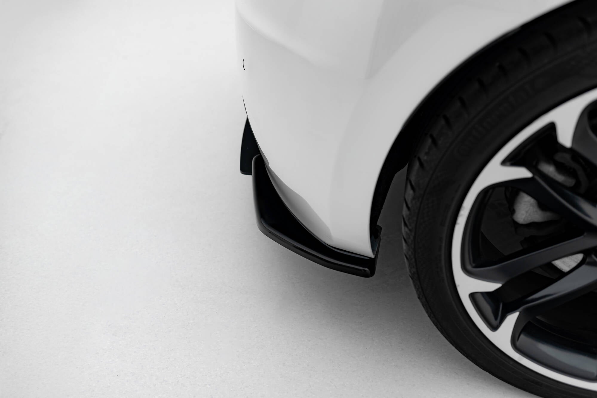 Maxton Design Heck Ansatz Flaps Diffusor passend für Peugeot RCZ Mk1 / Mk1 Facelift schwarz Hochglanz