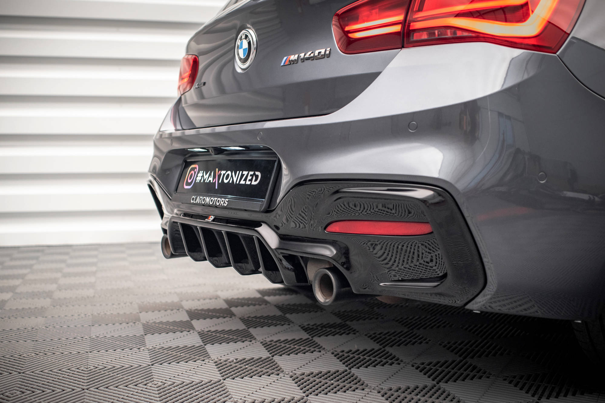 Maxton Design Diffusor Heck Ansatz passend für Bmw 1 F20/ F21 Facelift M-Power schwarz Hochglanz