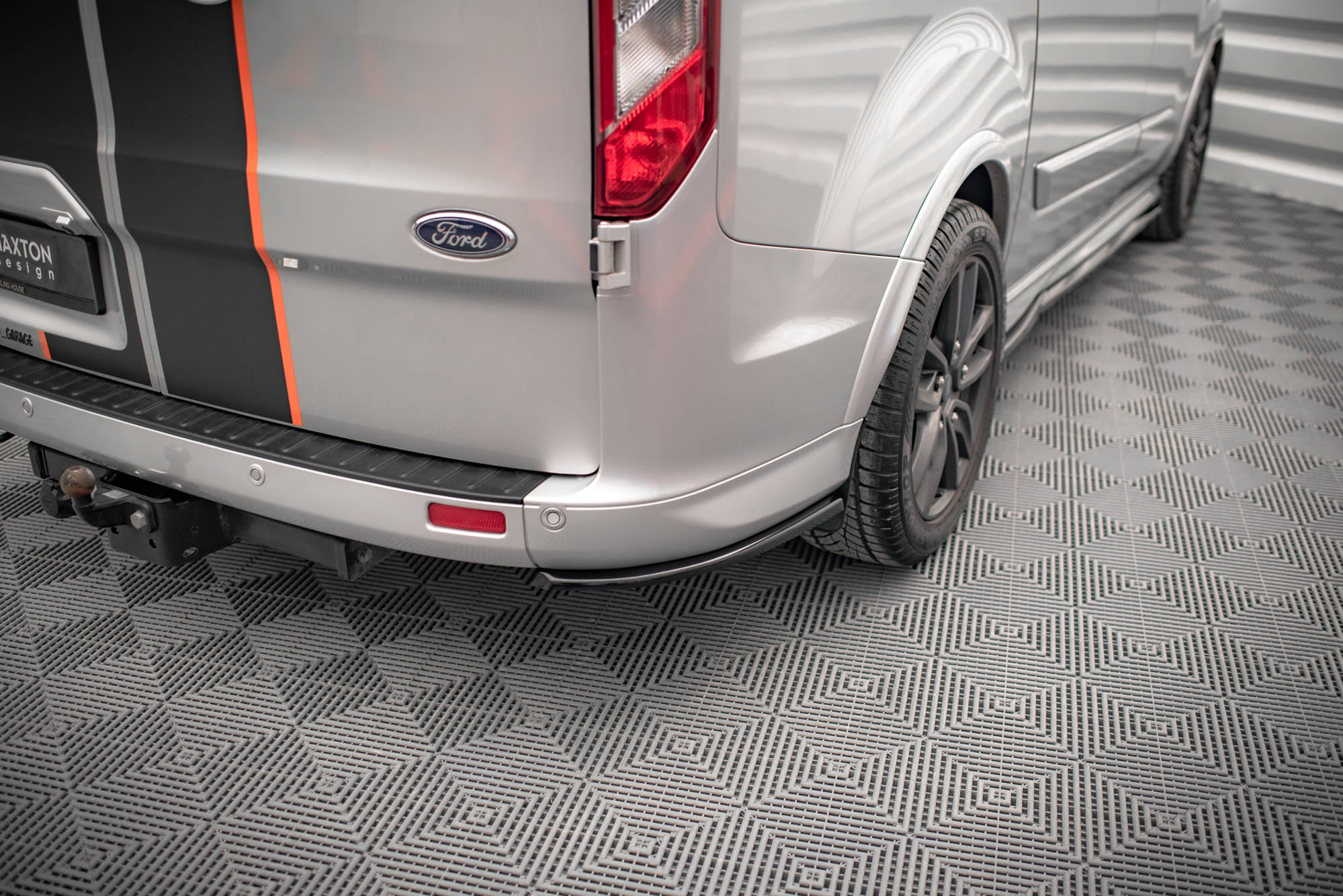 Maxton Design Heck Ansatz Flaps Diffusor passend für Ford Transit Custom ST-Line Mk1 Facelift schwarz Hochglanz