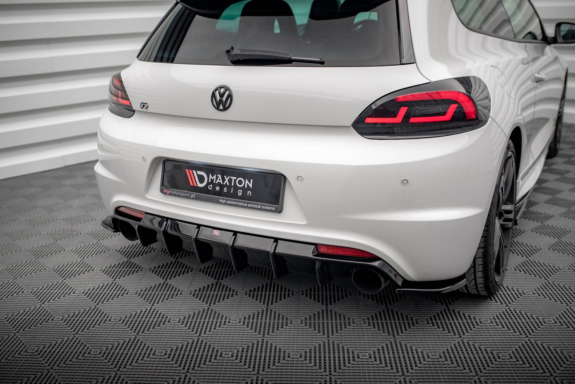 Maxton Design Diffusor Heck Ansatz V.1 passend für VW Scirocco R Mk3 schwarz Hochglanz