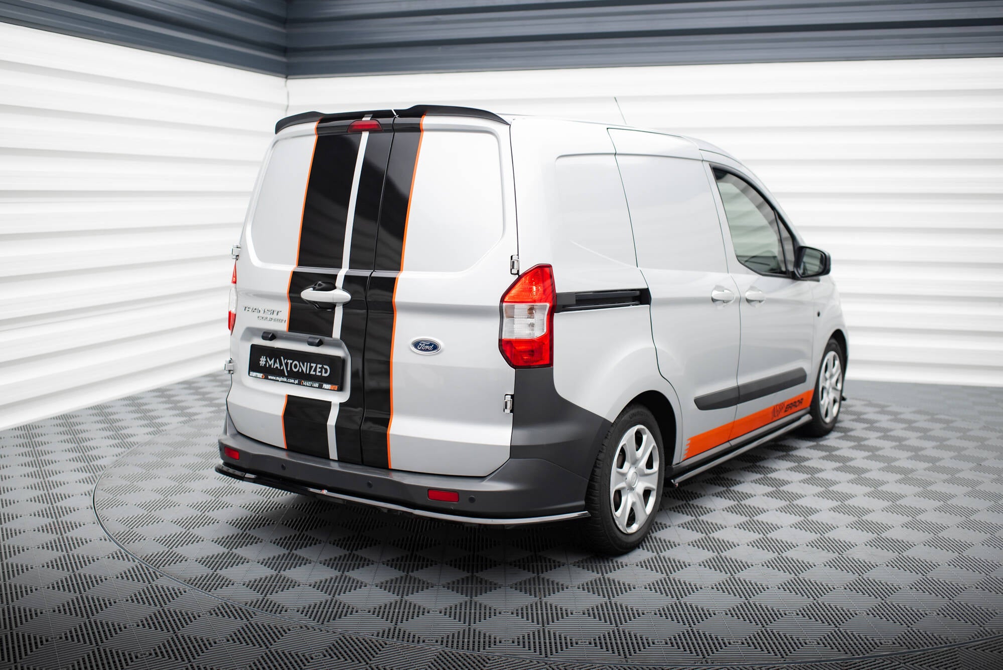 Maxton Design Heckansatz Ford Transit Courier Mk1 schwarz Hochglanz für Ford Transit Courier Mk1