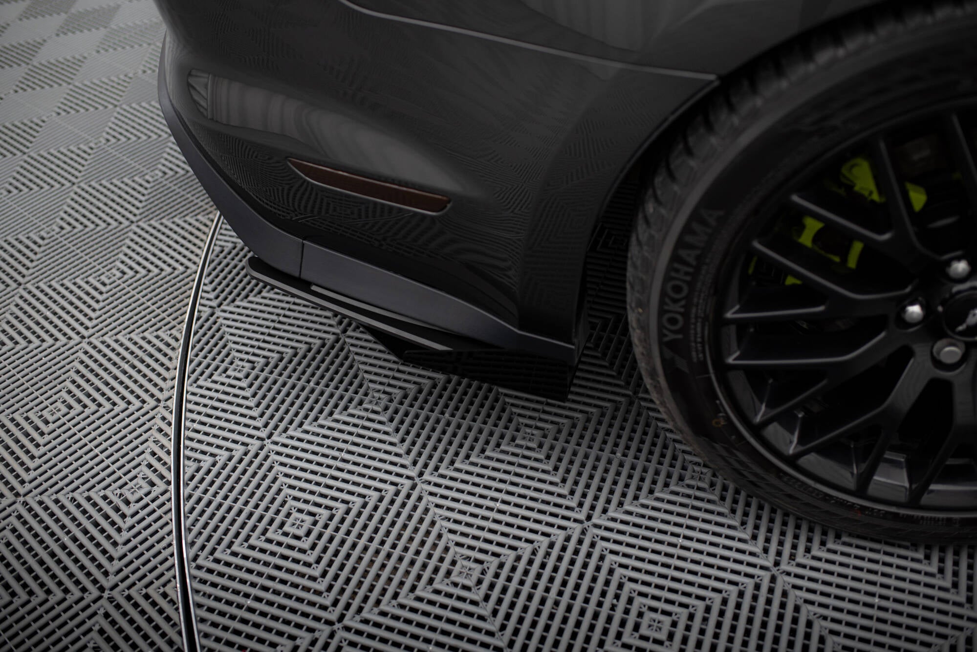 Maxton Design Street Pro Heck Ansatz Flaps Diffusor + Flaps passend für Ford Mustang GT Mk6 schwarz Hochglanz