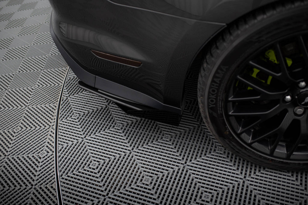 Maxton Design Hintere Seiten Flaps passend für Ford Mustang GT Mk6 schwarz Hochglanz