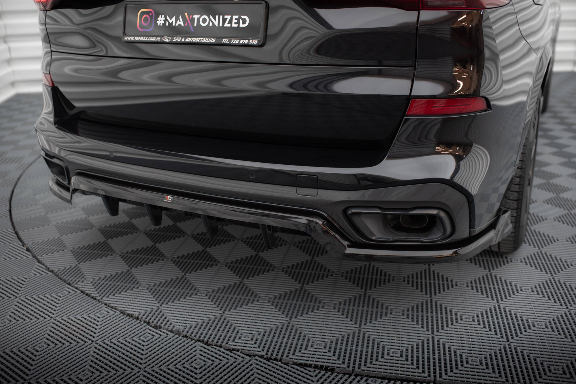 Maxton Design Street+ Mittlerer Diffusor RACE passend für BMW X5 M-Paket G05 schwarz Hochglanz